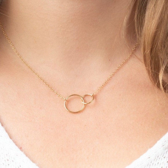 mam262 Jewelry - Gold Interlocking Circle Necklace